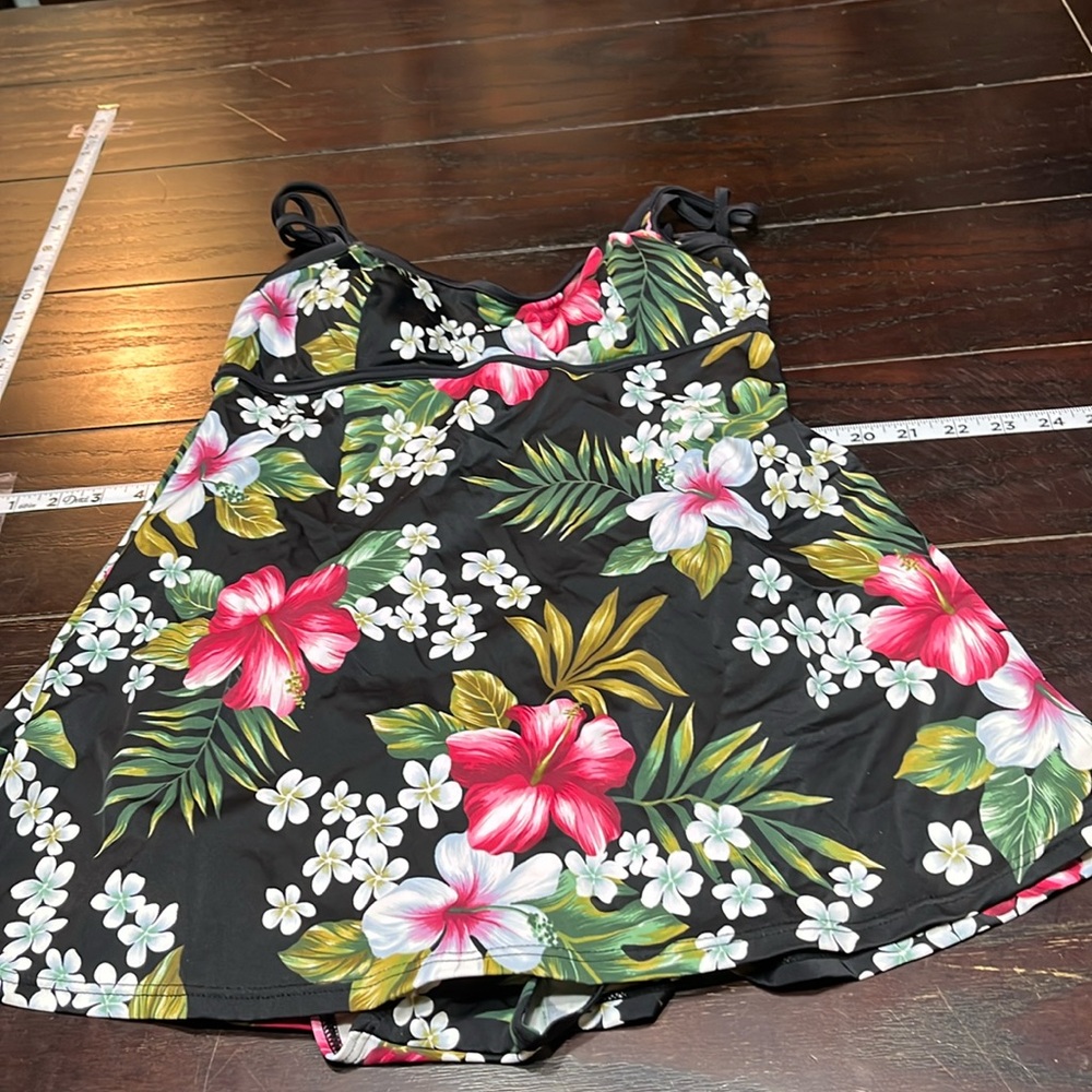 women’s swimsuit Nwot